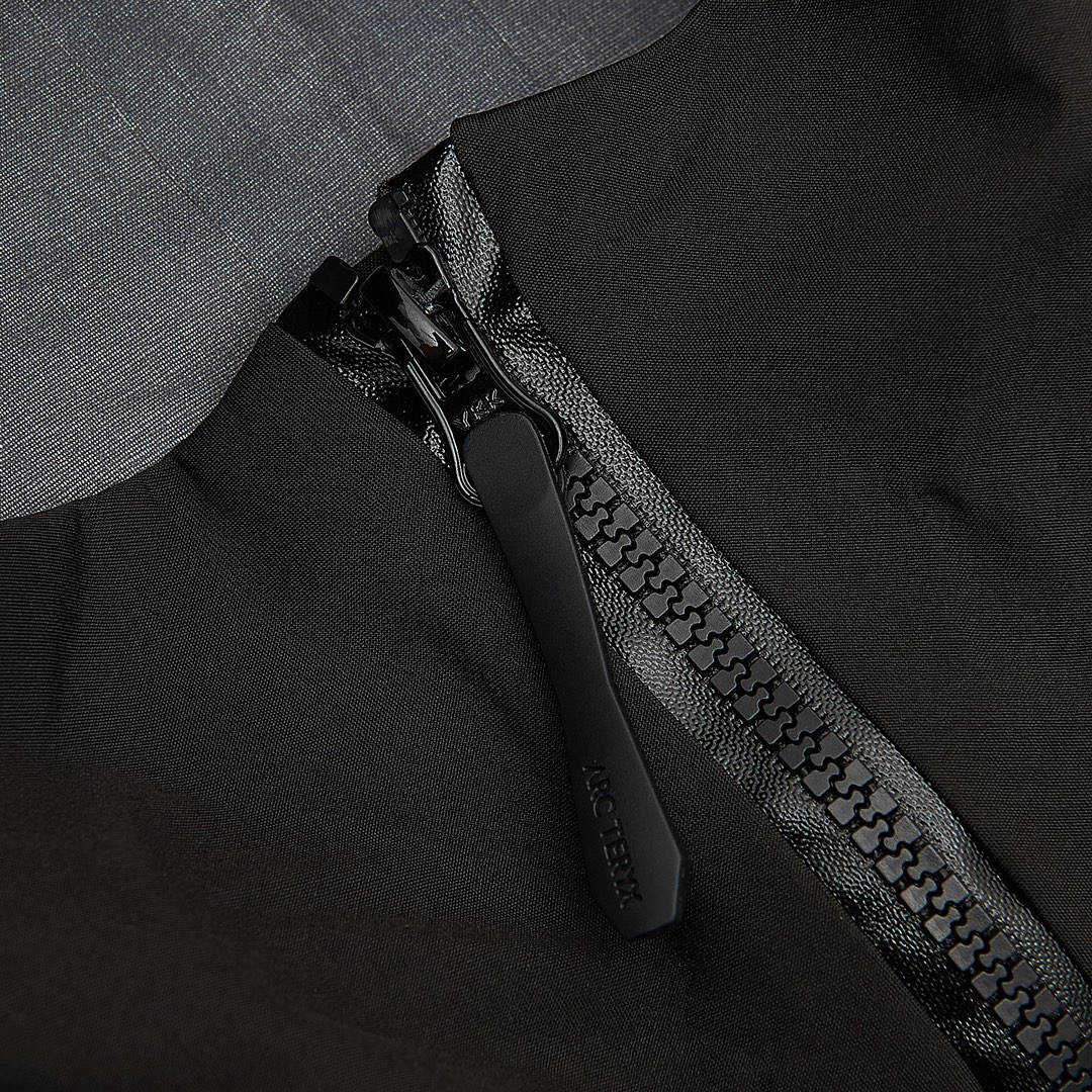 Arc'teryx Alpha SV